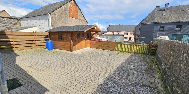 Terrasse hinter dem Haus