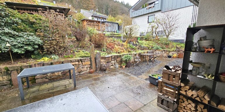 Terrasse mit Blick zum Garten